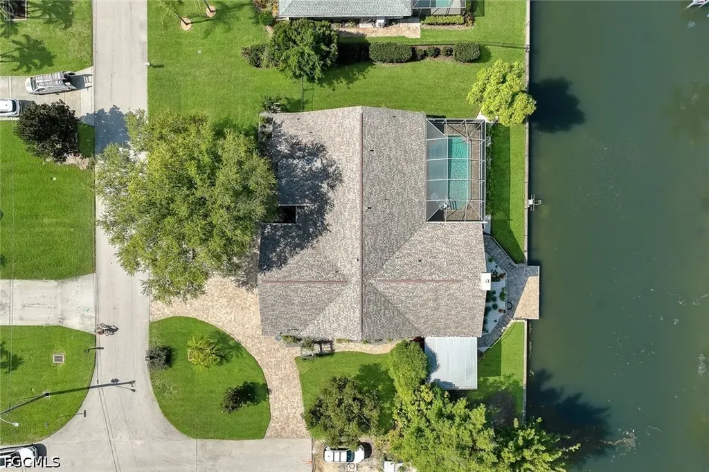 204 SE 20th Place Cape Coral FL 33990