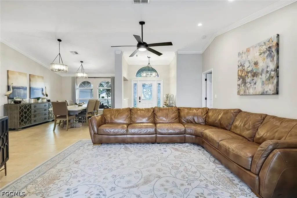 204 SE 20th Place Cape Coral FL 33990