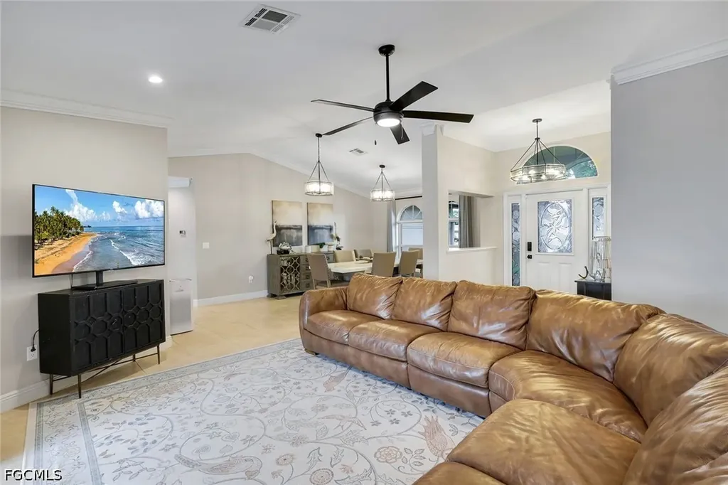 204 SE 20th Place Cape Coral FL 33990