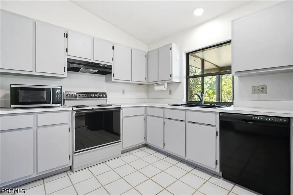 208 NE 9th Avenue Cape Coral FL 33909