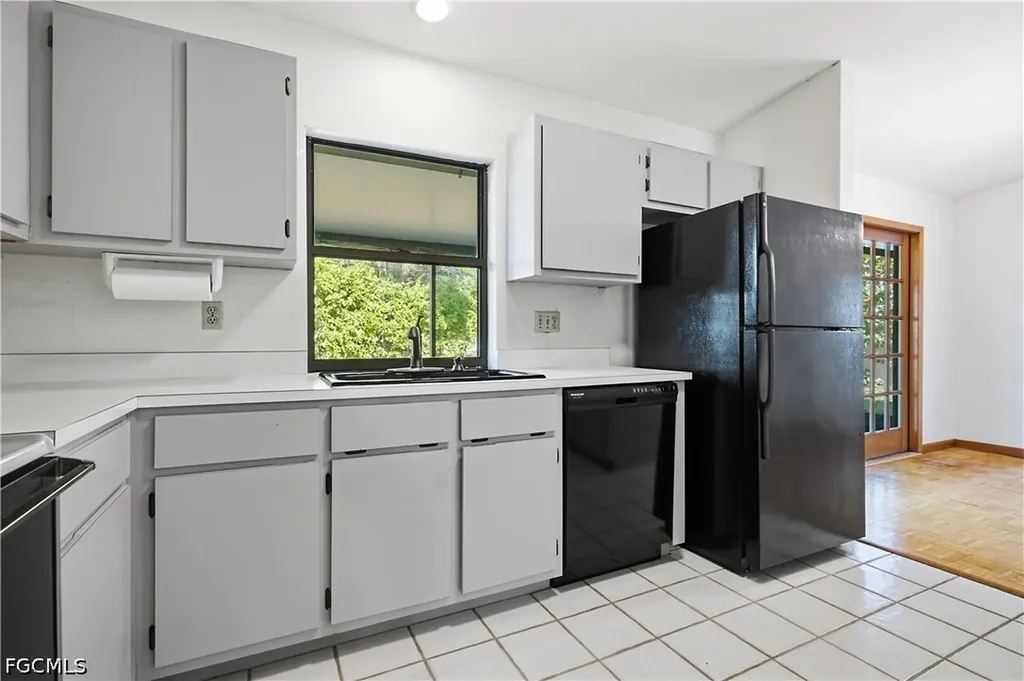 208 NE 9th Avenue Cape Coral FL 33909