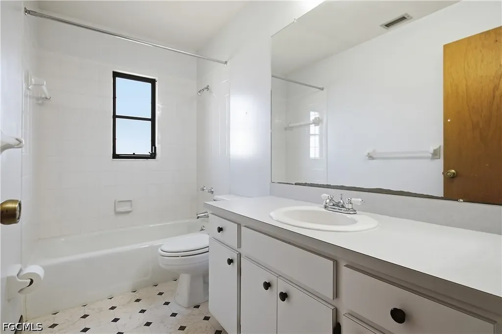 208 NE 9th Avenue Cape Coral FL 33909