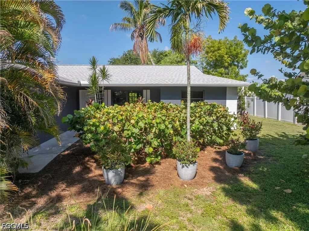 208 NE 9th Avenue Cape Coral FL 33909