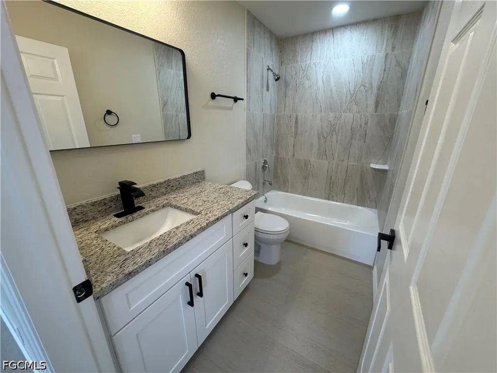 4426 SW Santa Barbara Place Cape Coral FL 33914