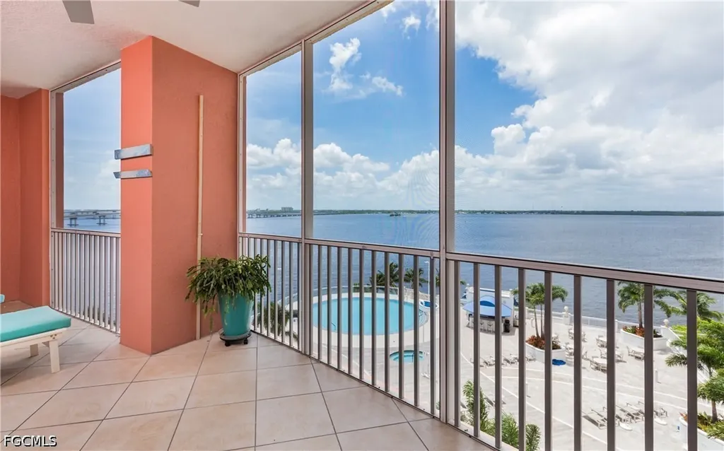 2743 1st Street Fort Myers FL 33916