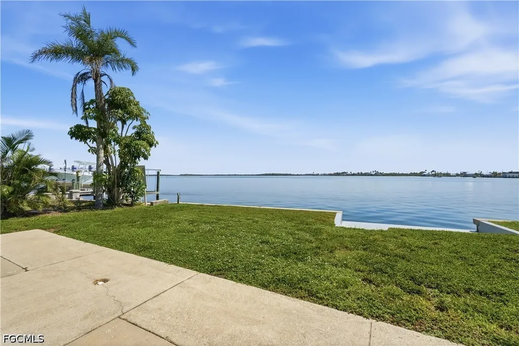 2498 Bayshore Drive Matlacha FL 33993