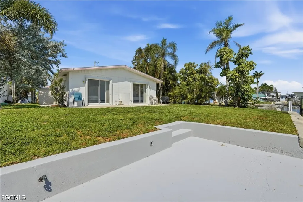 2498 Bayshore Drive Matlacha FL 33993