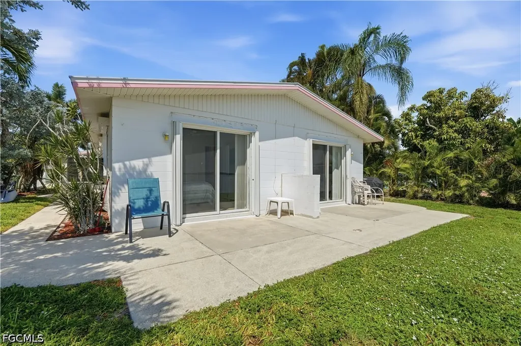 2498 Bayshore Drive Matlacha FL 33993