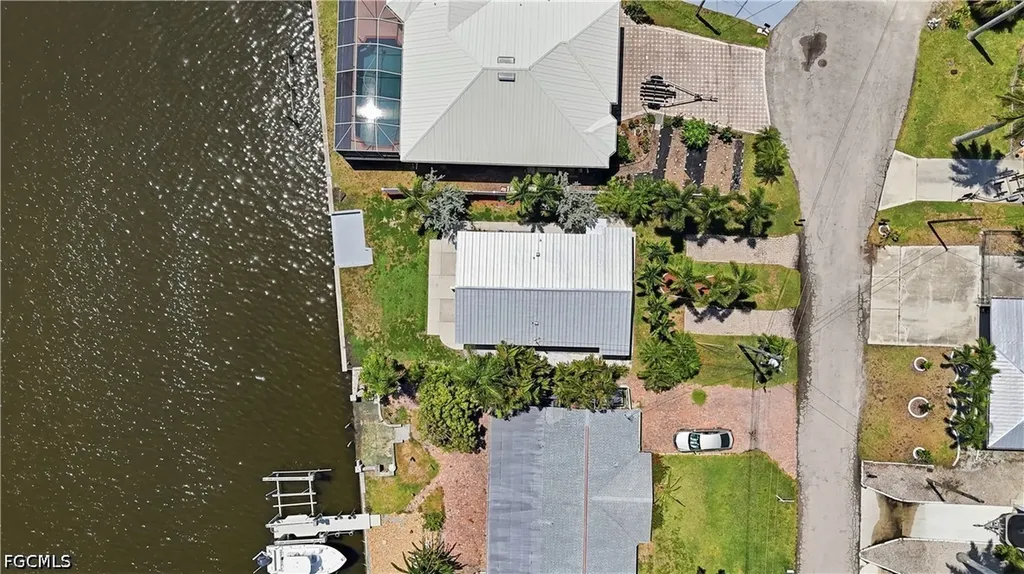2498 Bayshore Drive Matlacha FL 33993