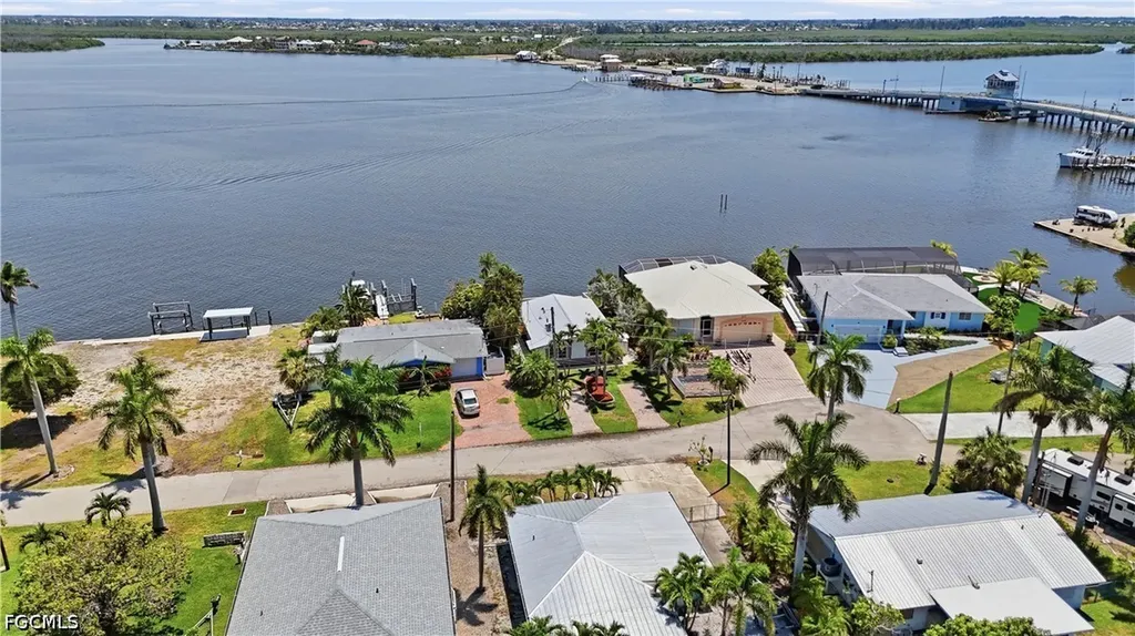 2498 Bayshore Drive Matlacha FL 33993