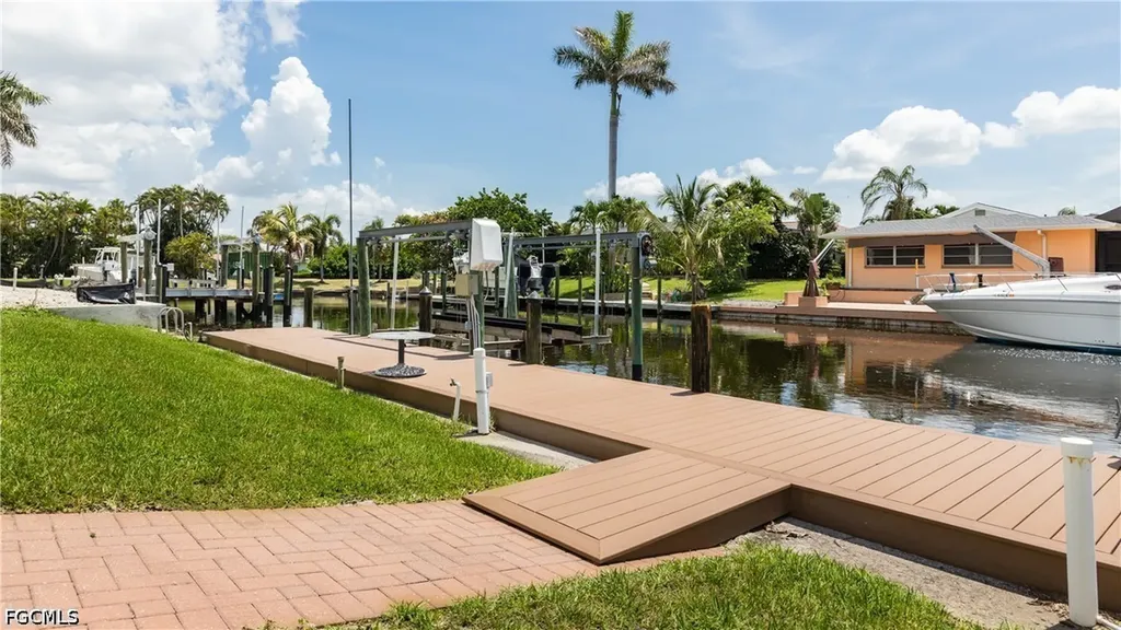 5609 De Soto Court Cape Coral FL 33904