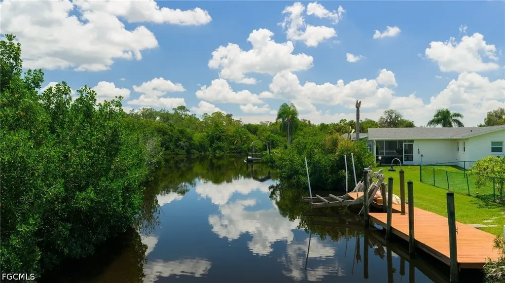 1729 Club House Road North Fort Myers FL 33917