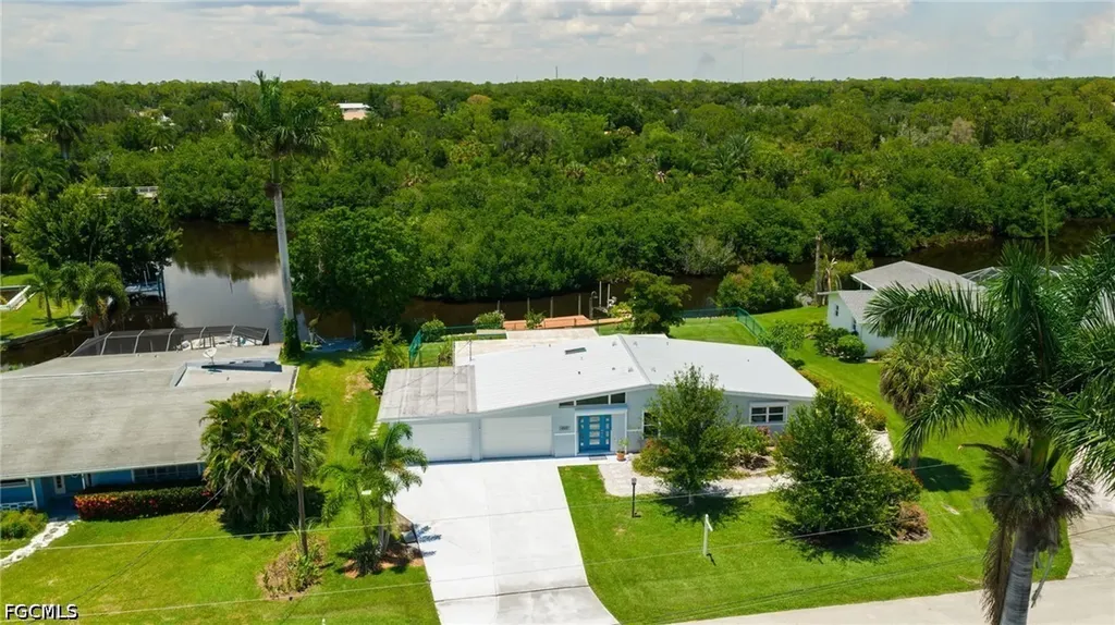 1729 Club House Road North Fort Myers FL 33917
