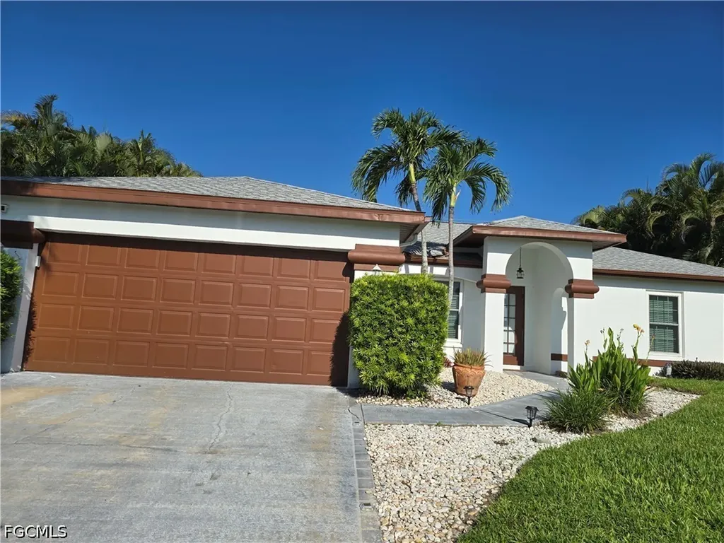 2136 SE 8th Avenue Cape Coral FL 33990