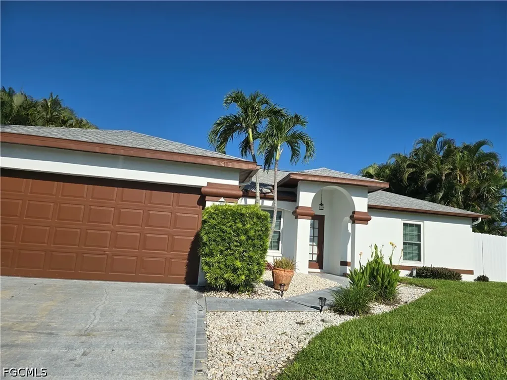 2136 SE 8th Avenue Cape Coral FL 33990