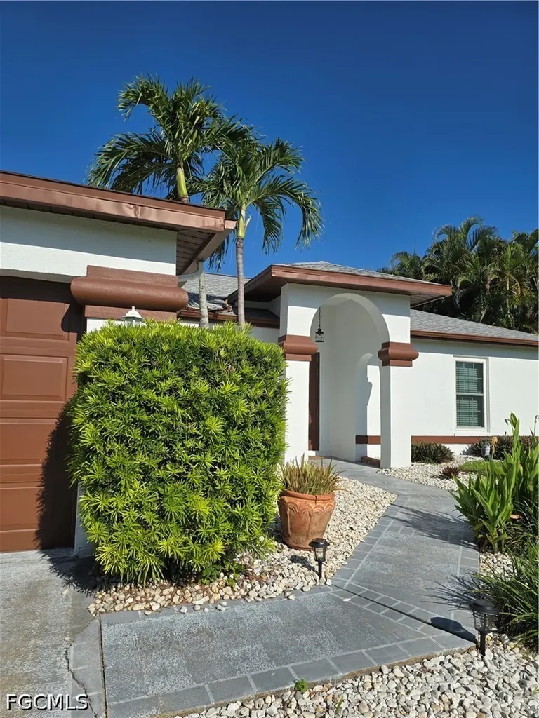 2136 SE 8th Avenue Cape Coral FL 33990