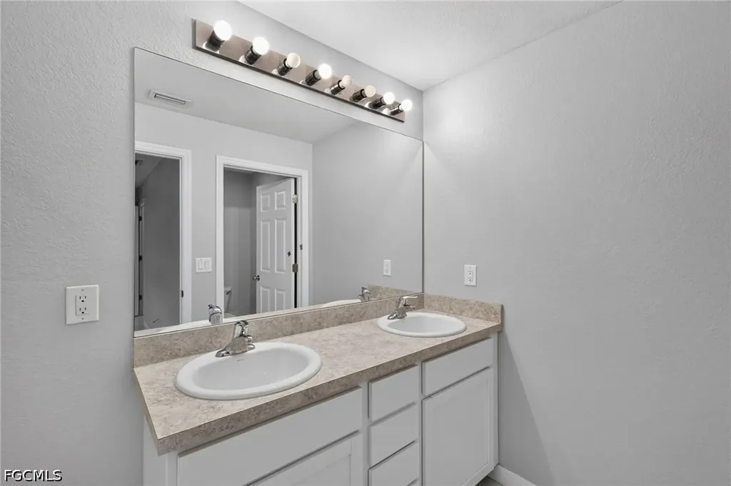 2809 NW 21st Avenue Cape Coral FL 33993