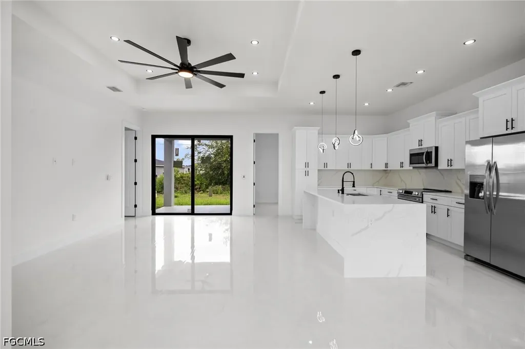 2815 37th Street SW Lehigh Acres FL 33976