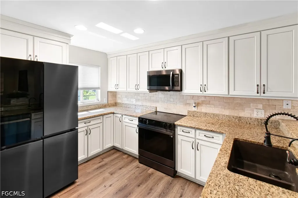 1215 SW 31st Terrace Cape Coral FL 33914