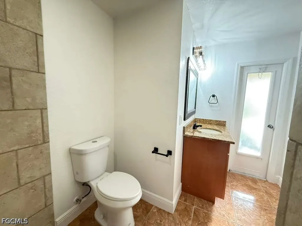 2712 SW 2nd Avenue Cape Coral FL 33914