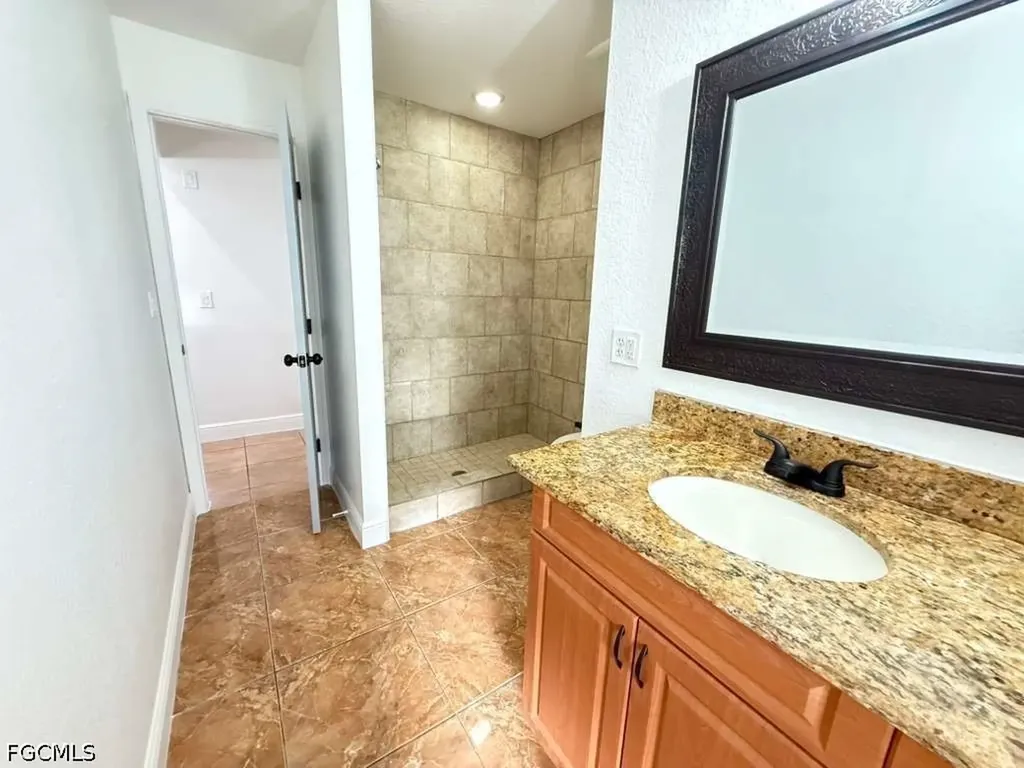 2712 SW 2nd Avenue Cape Coral FL 33914