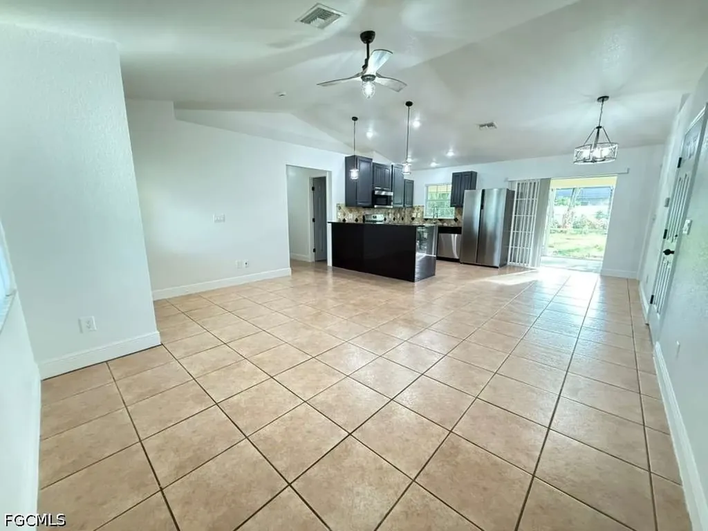 2712 SW 2nd Avenue Cape Coral FL 33914