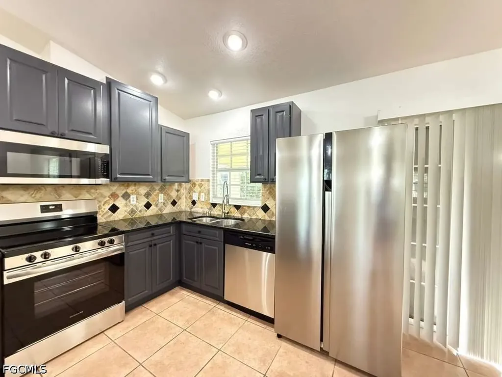 2712 SW 2nd Avenue Cape Coral FL 33914