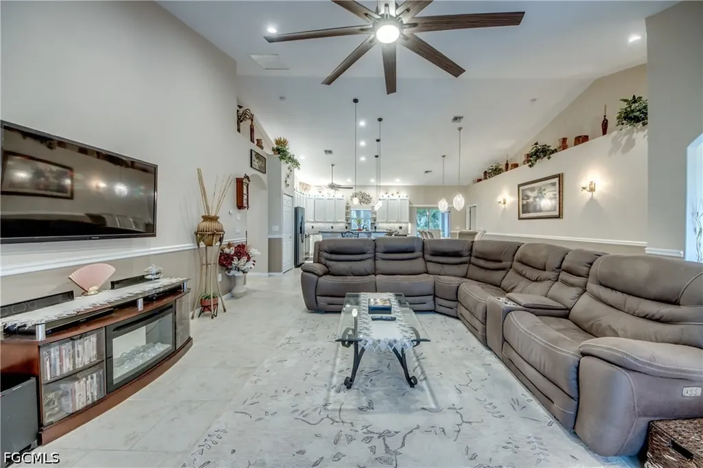 2804 NE 3rd Avenue Cape Coral FL 33909