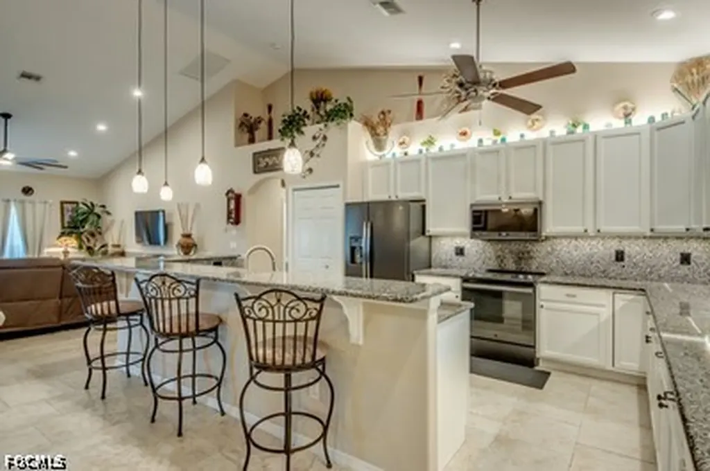 2804 NE 3rd Avenue Cape Coral FL 33909