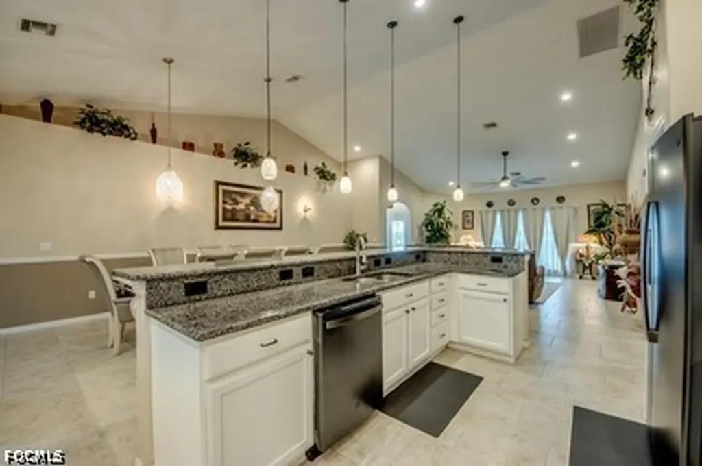 2804 NE 3rd Avenue Cape Coral FL 33909