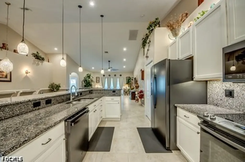 2804 NE 3rd Avenue Cape Coral FL 33909