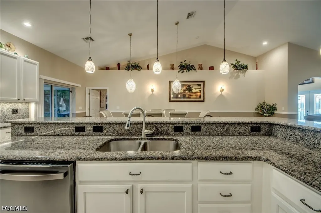 2804 NE 3rd Avenue Cape Coral FL 33909