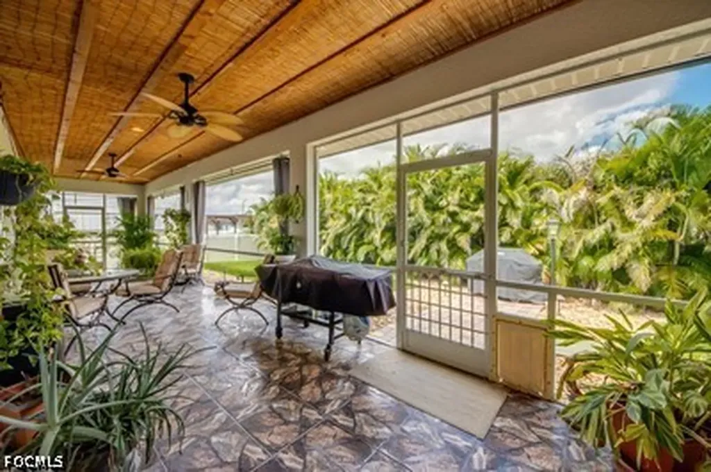 2804 NE 3rd Avenue Cape Coral FL 33909