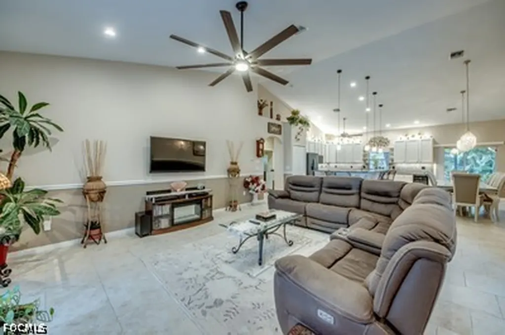 2804 NE 3rd Avenue Cape Coral FL 33909