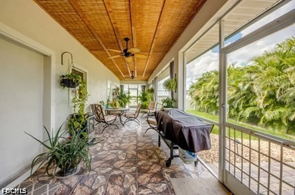 2804 NE 3rd Avenue Cape Coral FL 33909