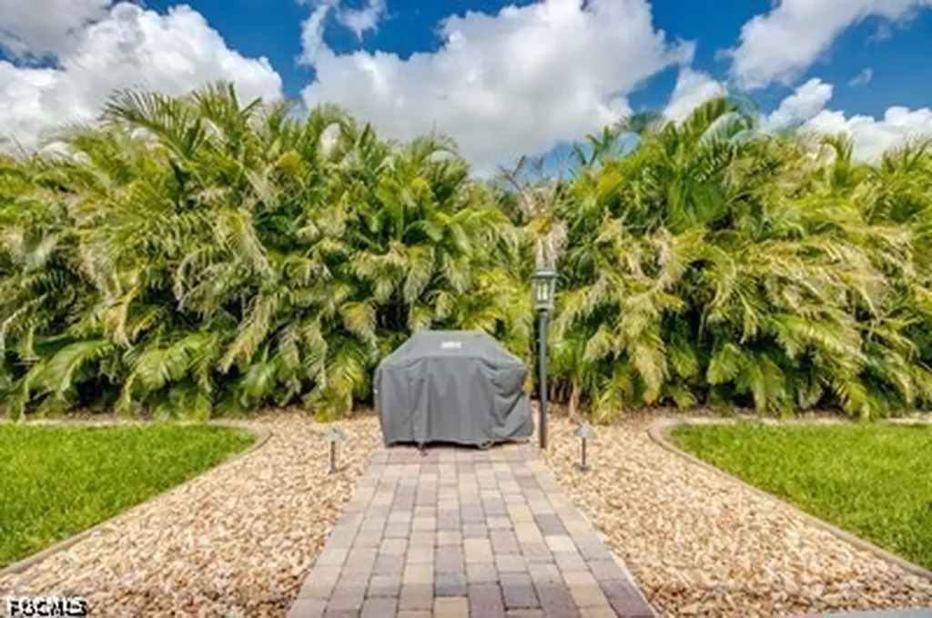 2804 NE 3rd Avenue Cape Coral FL 33909