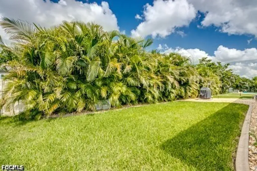 2804 NE 3rd Avenue Cape Coral FL 33909