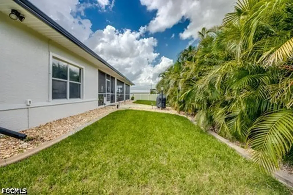 2804 NE 3rd Avenue Cape Coral FL 33909