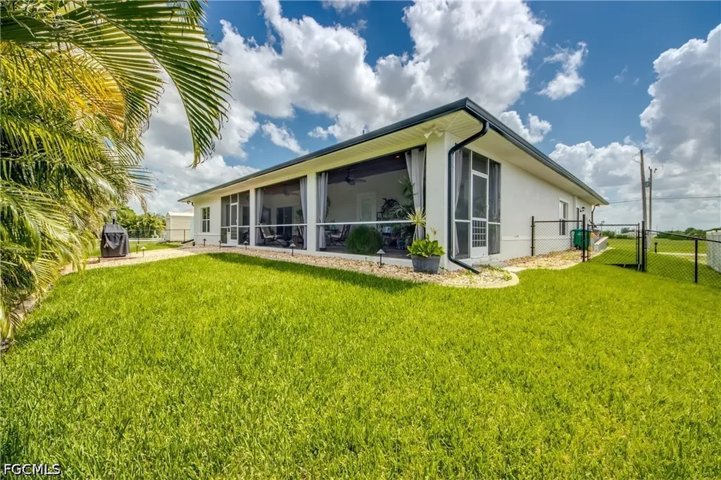 2804 NE 3rd Avenue Cape Coral FL 33909