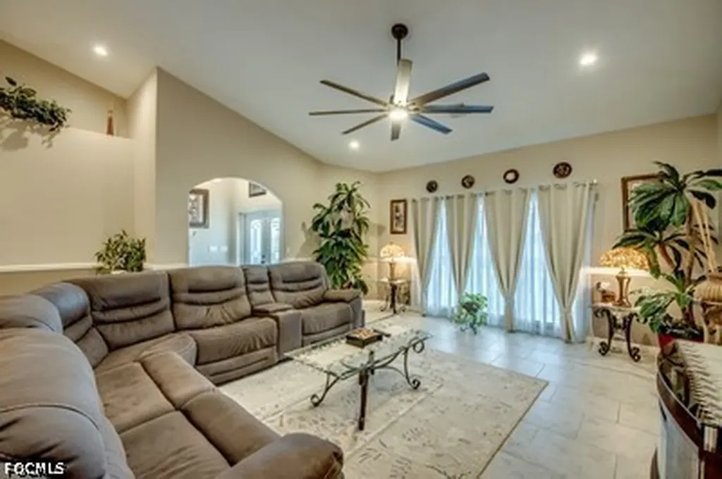 2804 NE 3rd Avenue Cape Coral FL 33909