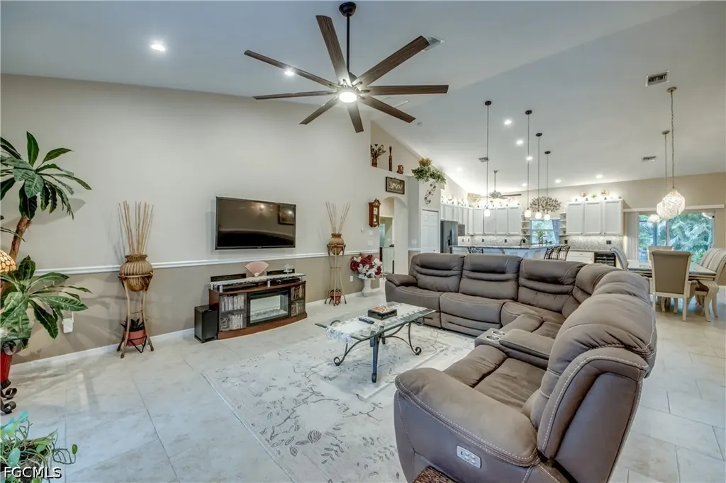 2804 NE 3rd Avenue Cape Coral FL 33909