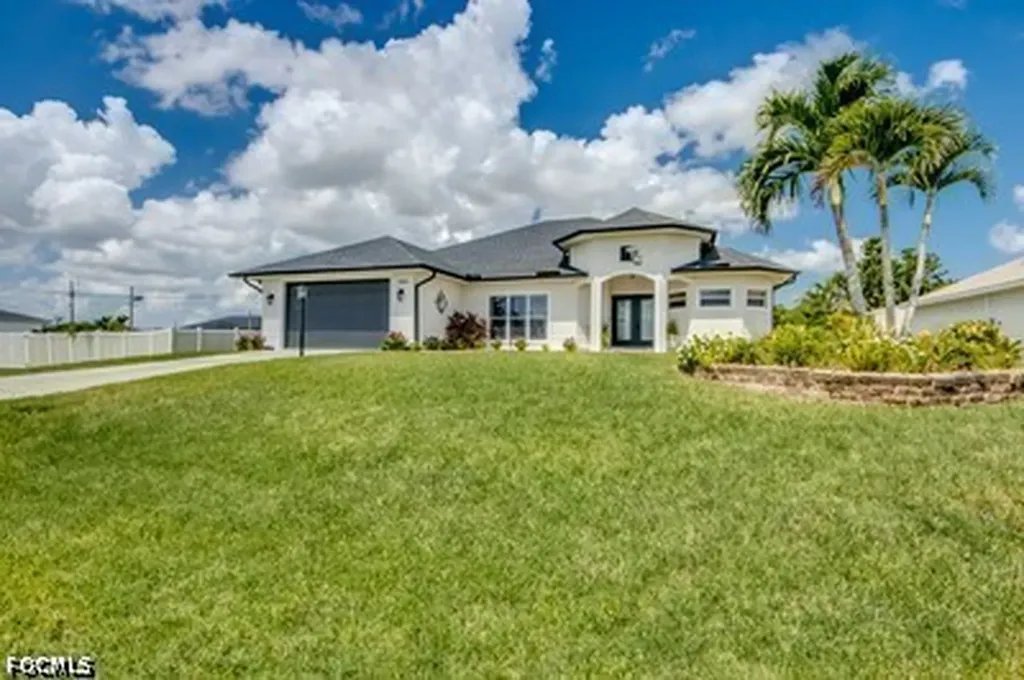 2804 NE 3rd Avenue Cape Coral FL 33909
