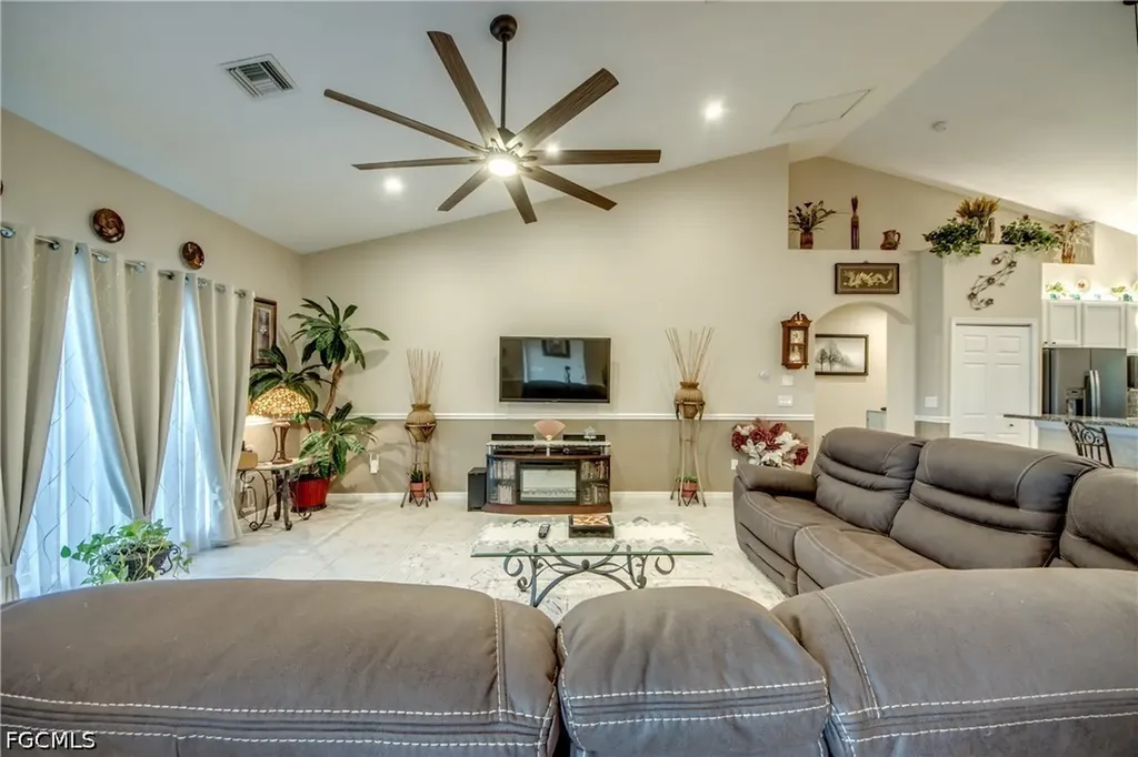 2804 NE 3rd Avenue Cape Coral FL 33909