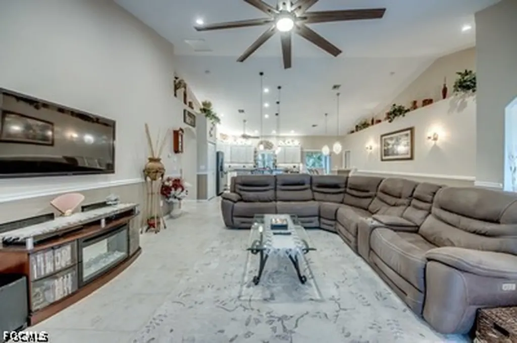 2804 NE 3rd Avenue Cape Coral FL 33909