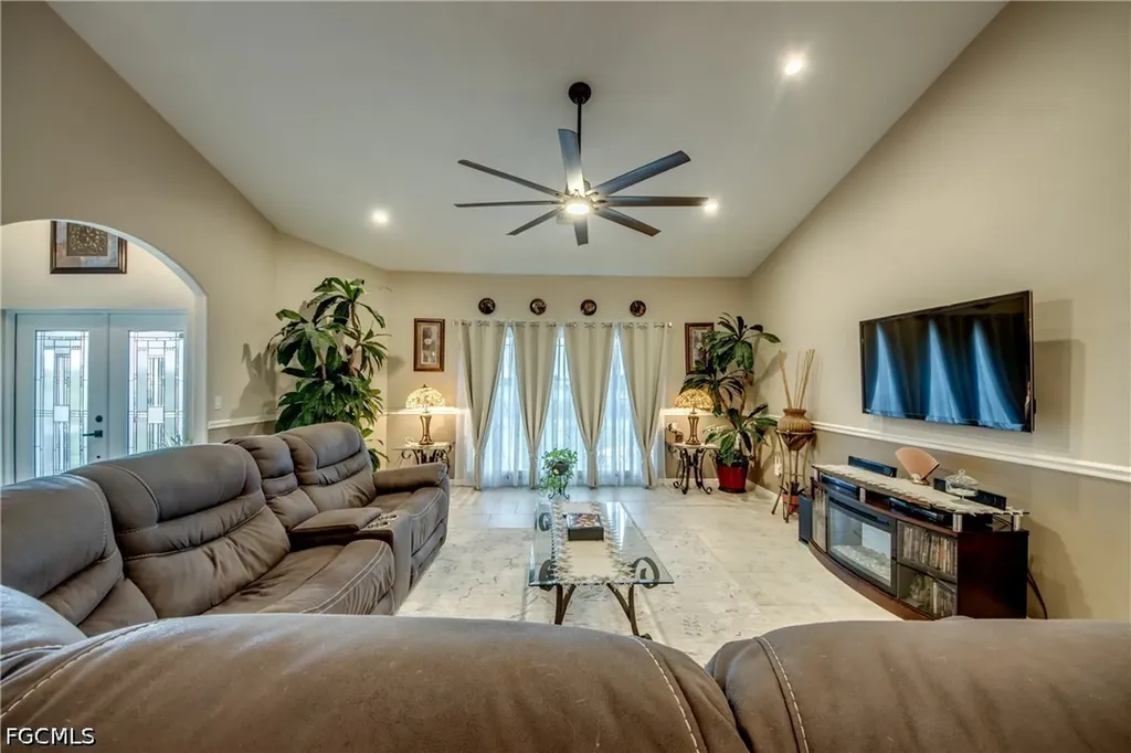 2804 NE 3rd Avenue Cape Coral FL 33909