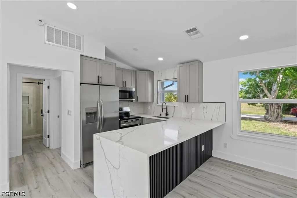 2931 SW 11th Court Cape Coral FL 33914