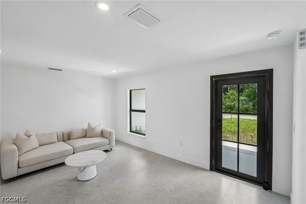 2800 NW 10th Street Cape Coral FL 33993
