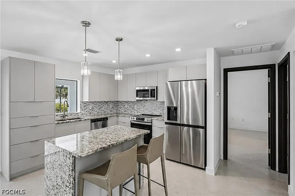 2800 NW 10th Street Cape Coral FL 33993