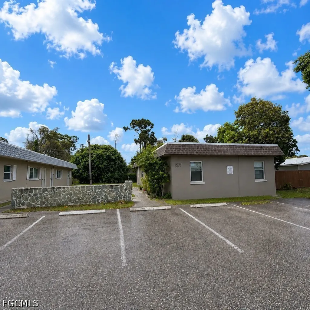5469 6th Avenue Fort Myers FL 33907