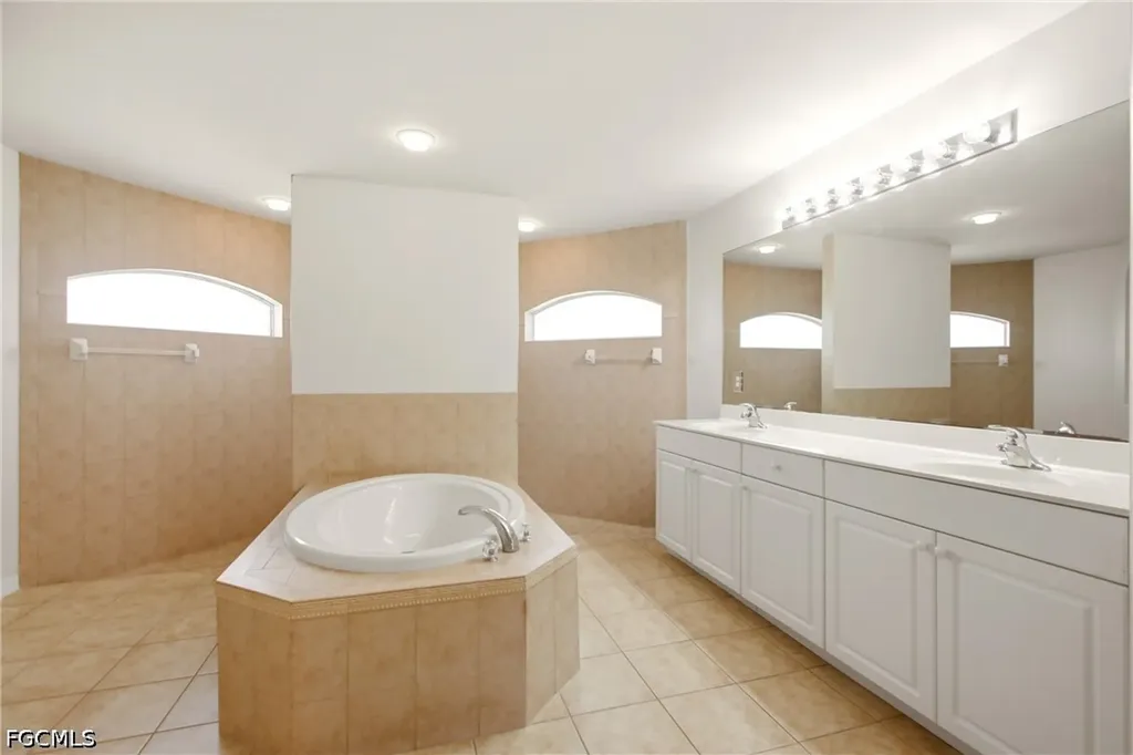 2600 SW 1st Street Cape Coral FL 33991